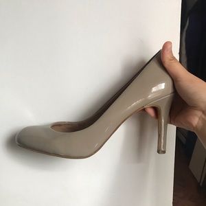 Ann Taylor Beige/Gray Heels